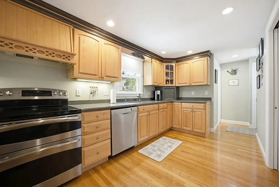 85 Dawson Dr, Needham, MA 02492 - #3