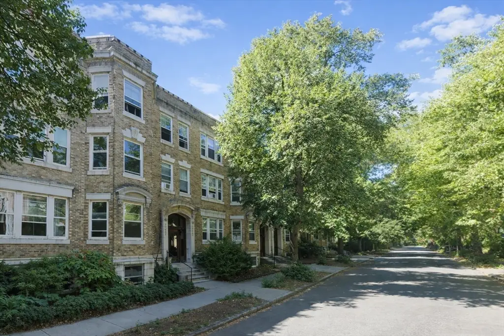 8 Euston St 8 Euston St U: 5 #5, Brookline, MA 02446 - #1