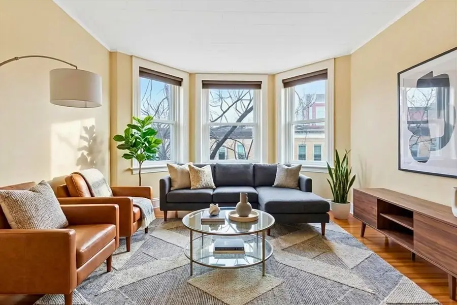 8 Euston St 8 Euston St U: 5 #5, Brookline, MA 02446 - #2