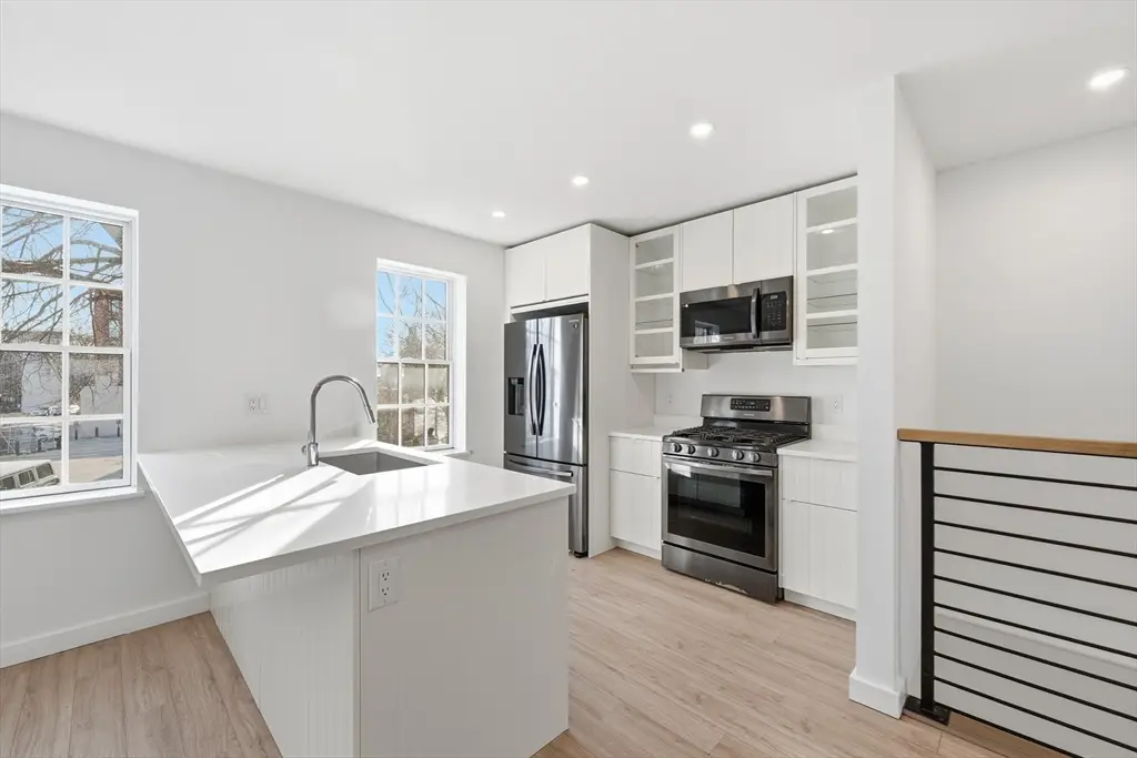 289 Central St, Lowell, MA 01852 - #1