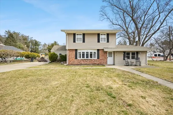 11 Margaret Rd, Taunton, MA 02718