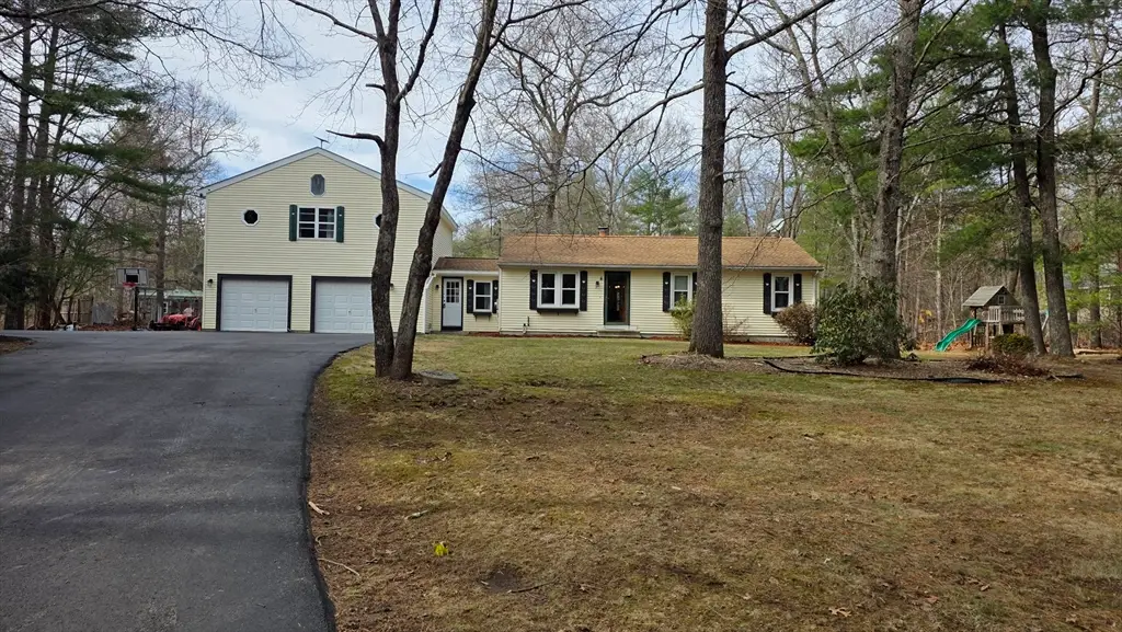 11 Walnut St, Douglas, MA 01516 - #1