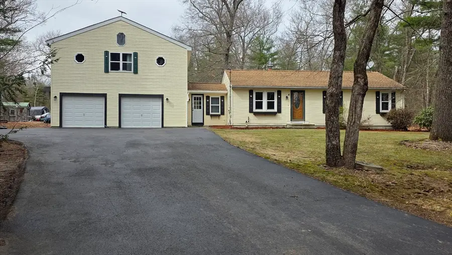 11 Walnut St, Douglas, MA 01516 - #2