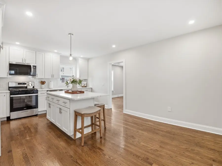 37 Stavely St, Lowell, MA 01852 - #3