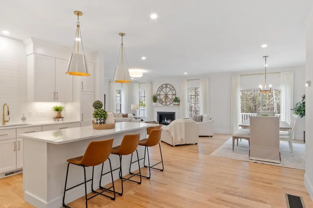 89 Oliver Pond Circle #4, Franklin, MA 02038 - #1