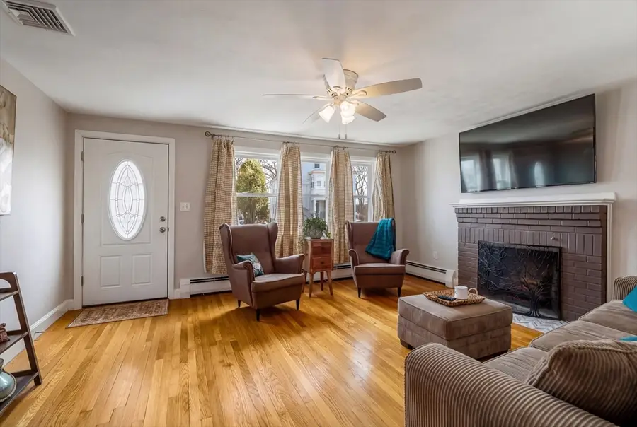 33 Sumner St, Norwood, MA 02062 - #3