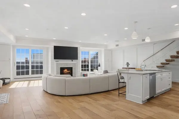 374-398 Bunker Hill St #307, Boston, MA 02129