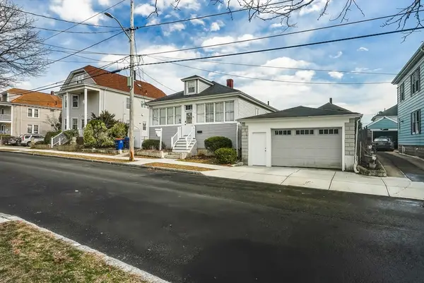 58 Oaklawn St, New Bedford, MA 02744