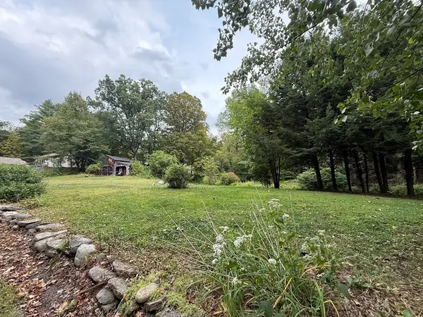 25 Basket St, Huntington, MA 01050