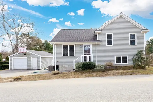 18 Russell St, Westport, MA 02790