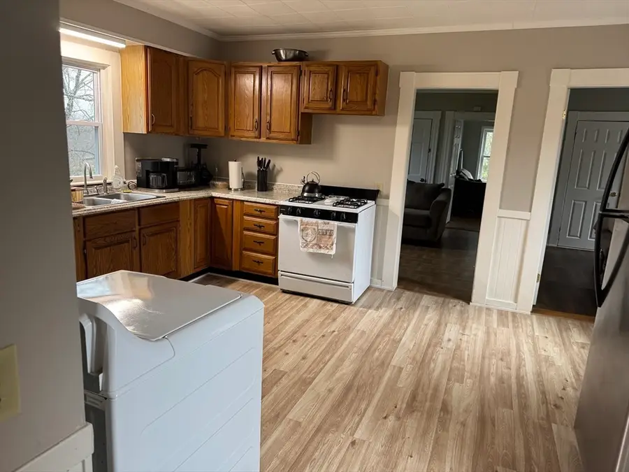 28 Beach St, Marlborough, MA 01752 - #3