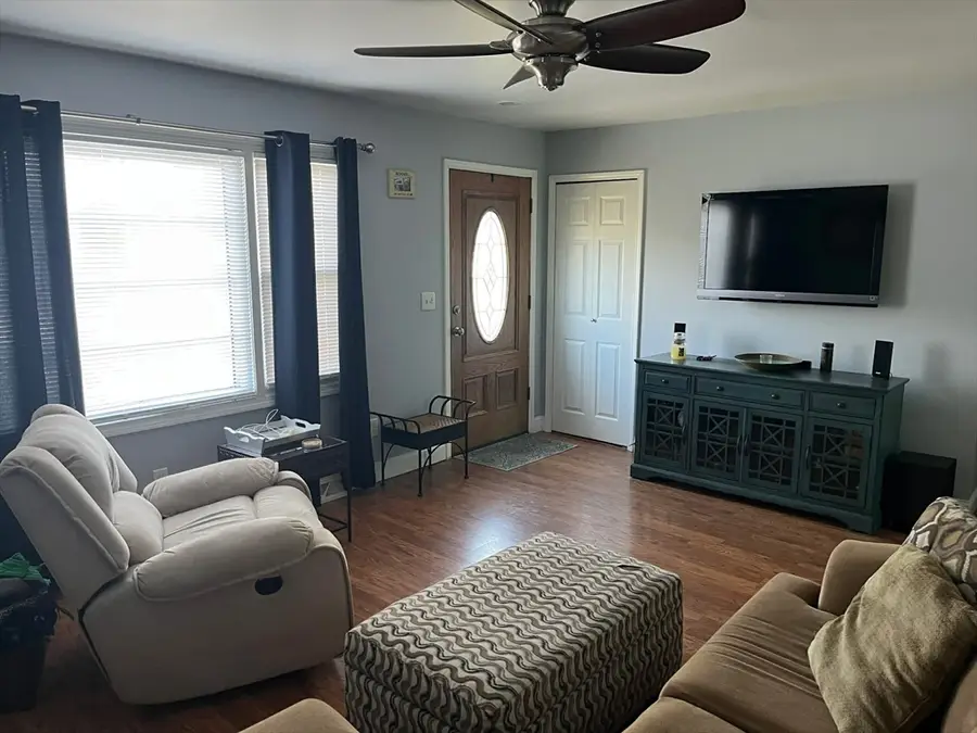 11 Mansfield St, New Bedford, MA 02746 - #3