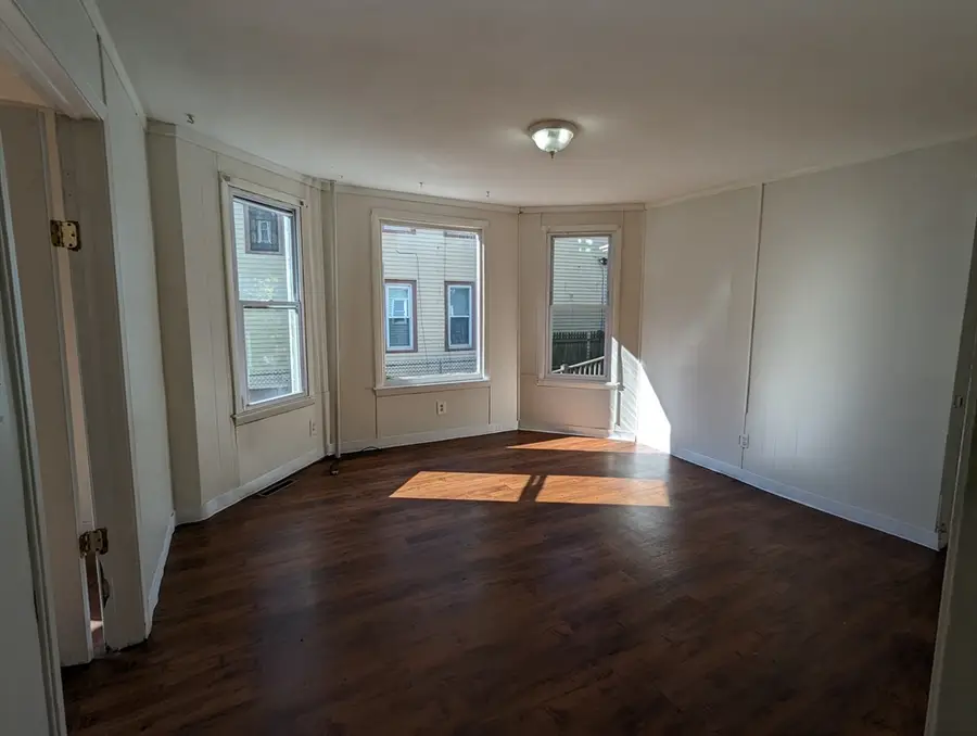 48 Acushnet Ave, Springfield, MA 01105 - #2