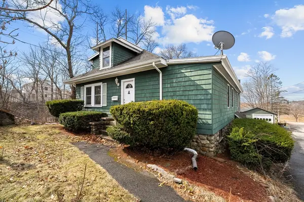 80 Manzanetta Ave, Weymouth, MA 02188