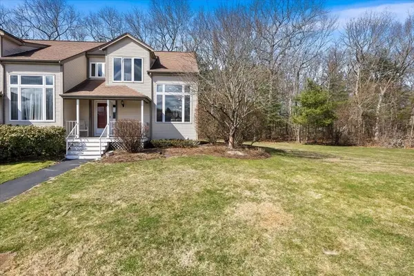 15 Willow Pond Dr #15, Rockland, MA 02370