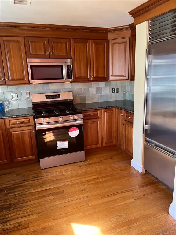 5 Munroe St #5, Newburyport, MA 01950