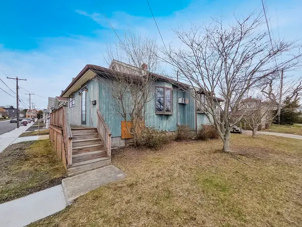 54 Slocum St, Acushnet, MA 02743