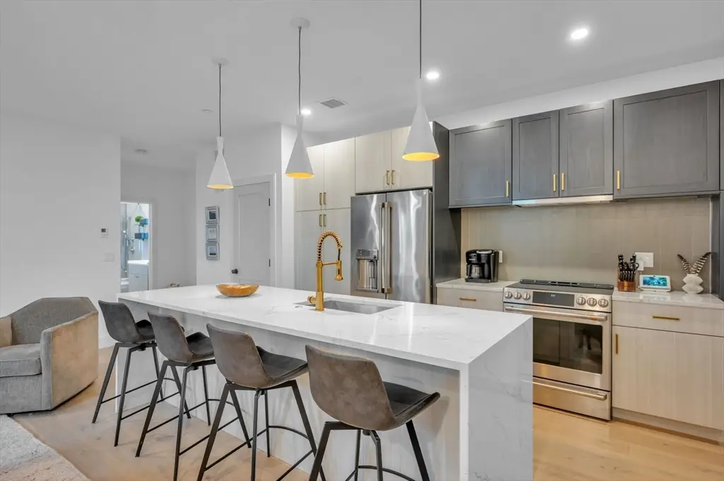 5245 Washington St #5, Boston, MA 02132 - #1