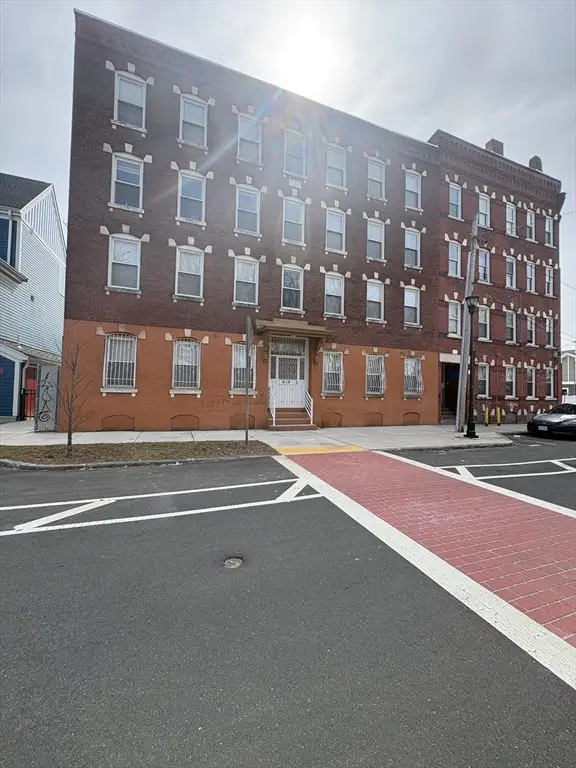 632 S East, Holyoke, MA 01040 - #2