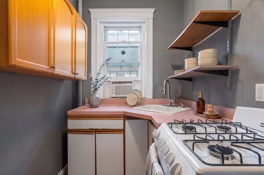 1572 Commonwealth Ave #8, Boston, MA 02135 - #3