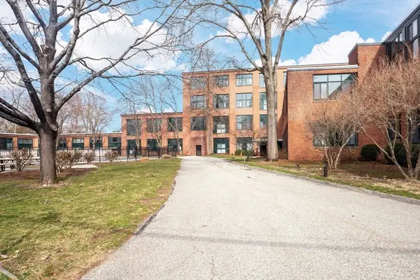 150 Rumford Ave #5, Mansfield, MA 02048