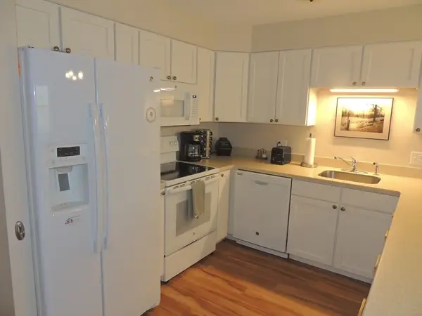 27 Greenleaves Drive #713, Amherst, MA 01002