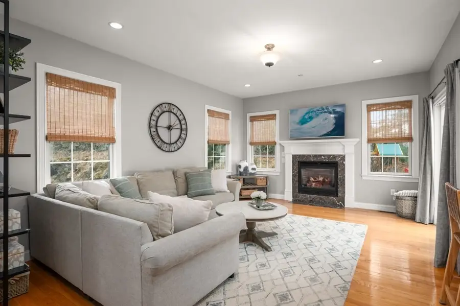 8 Gates Ln #A, Wakefield, MA 01880 - #3