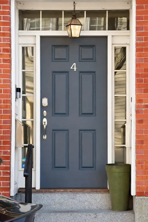 4 Mount Vernon St #PH, Boston, MA 02129