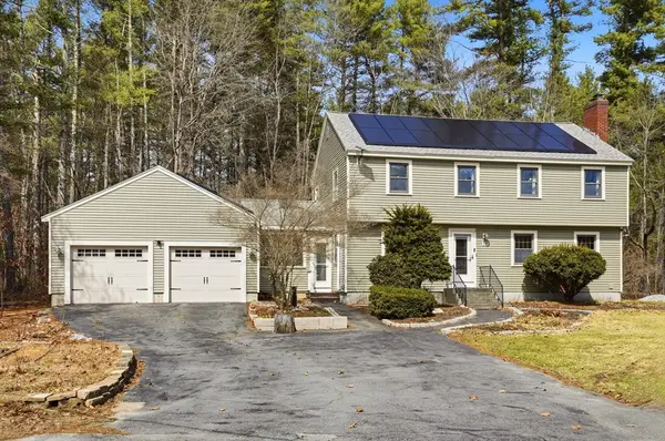 10 Cheyenne Rd, Pepperell, MA 01463