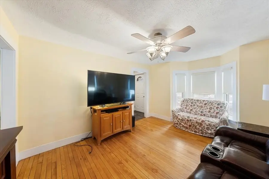 28 Everett St, Woburn, MA 01801 - #3