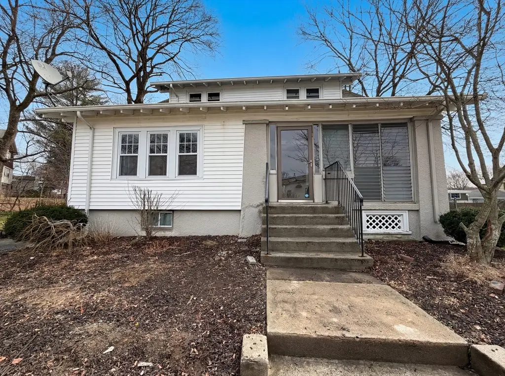 10 Perrot St, Worcester, MA 01602 - #1