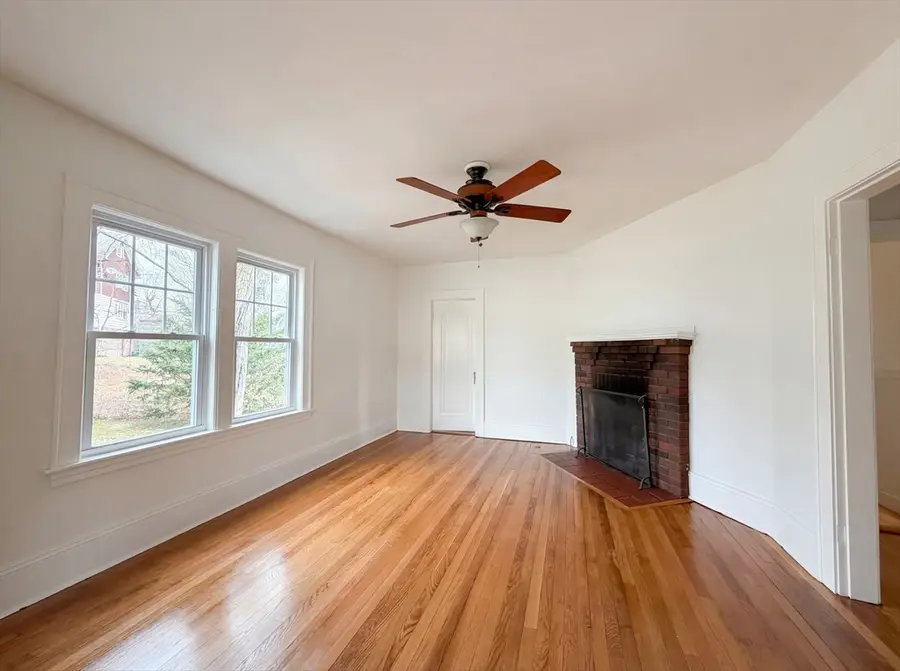 10 Perrot St, Worcester, MA 01602 - #3