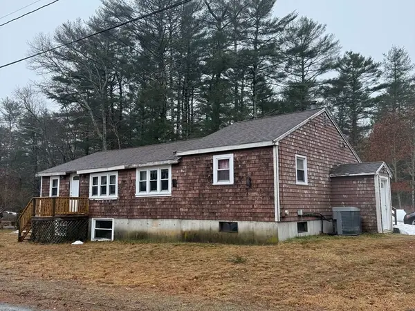 52 Cedar Dr, Carver, MA 02330