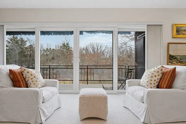 1210 Greendale Avw #340, Needham, MA 02492