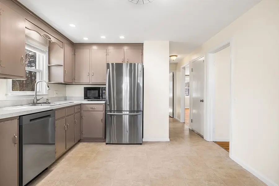 53 Pidgeon Dr, Springfield, MA 01119 - #3