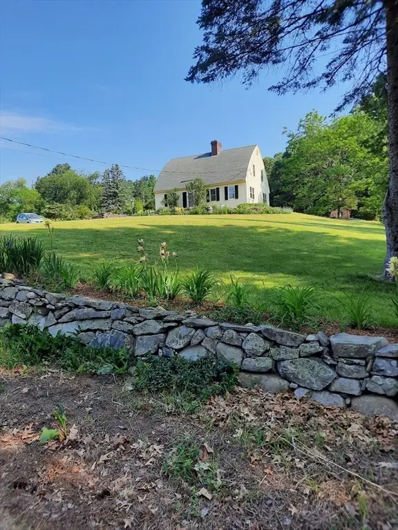 699 Martins Pond Rd, Groton, MA 01450
