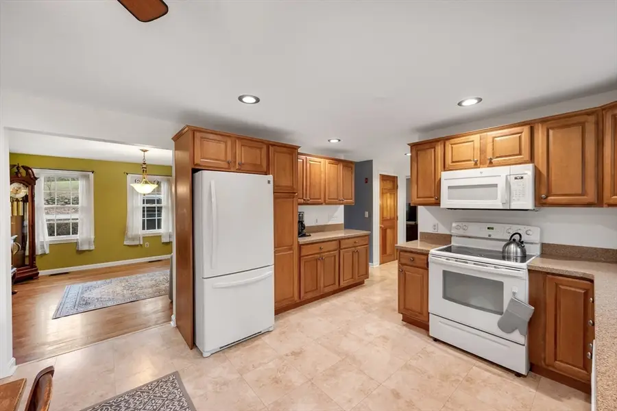 32 Sibley Rd, Sutton, MA 01590 - #3