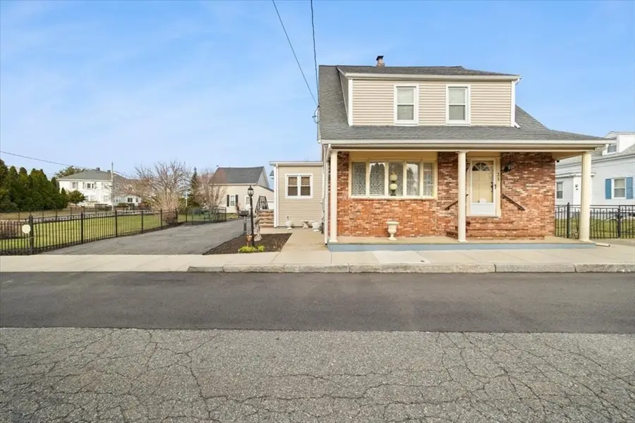 25 Winward St, Fall River, MA 02724 - #2