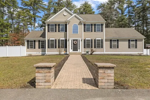 3 Autumn Dr, Wareham, MA 02576