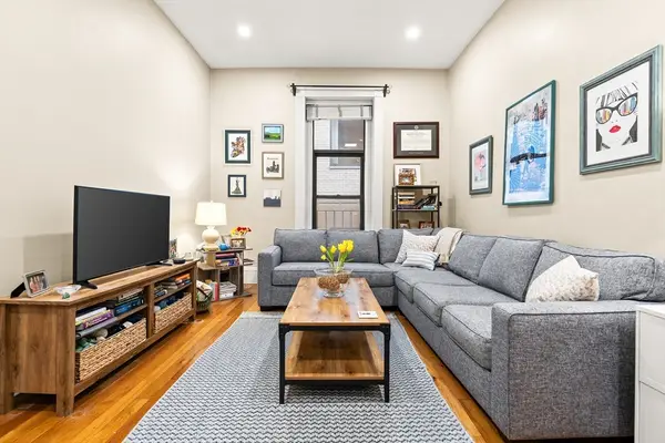 271 Dartmouth St #3E, Boston, MA 02116