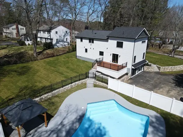 565 Elm St, Concord, MA 01742