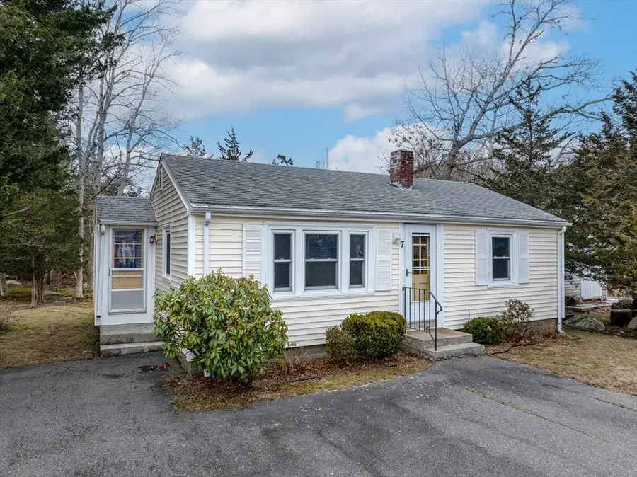 7 Cedar St, Mattapoisett, MA 02739 - #2