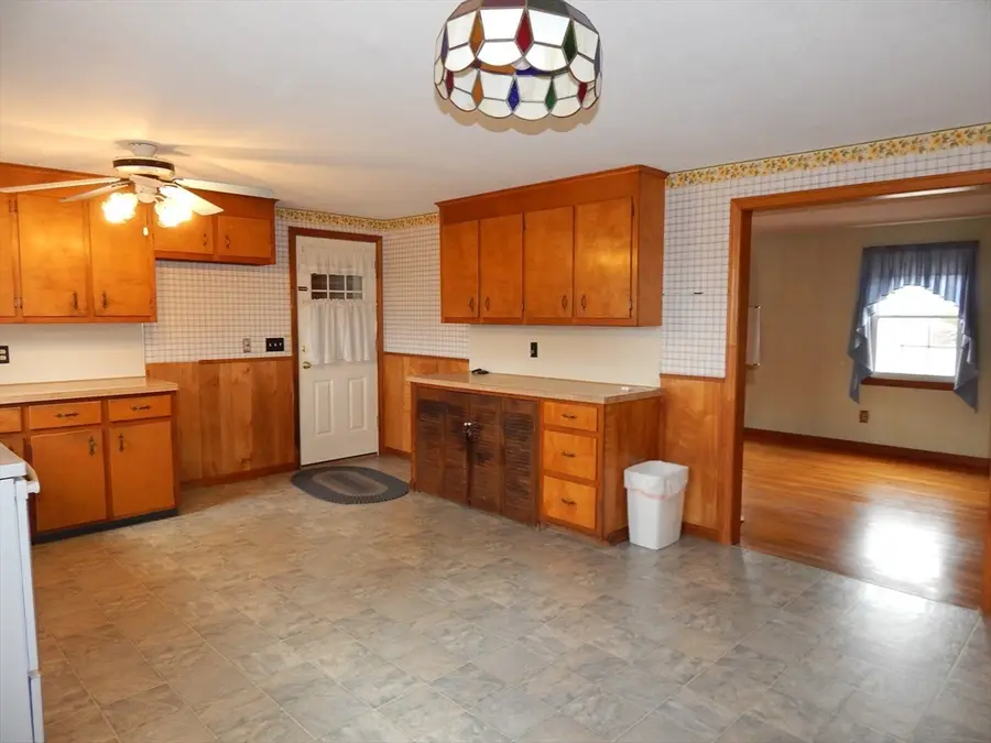 8 Chester St, Turners Falls, MA 01376 - #3