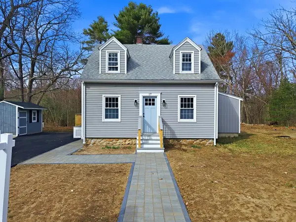 17 Hartford Ave W, Mendon, MA 01756