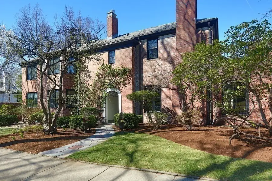 39 Worthington Rd, Brookline, MA 02446 - #3