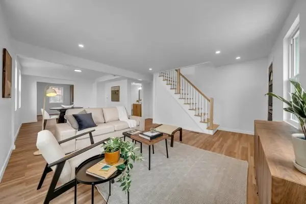 19 Oliver St, Lowell, MA 01954