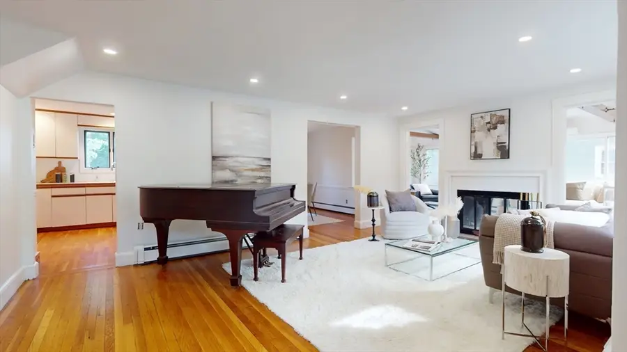 125 Oakdale Rd, Newton, MA 02461 - #3