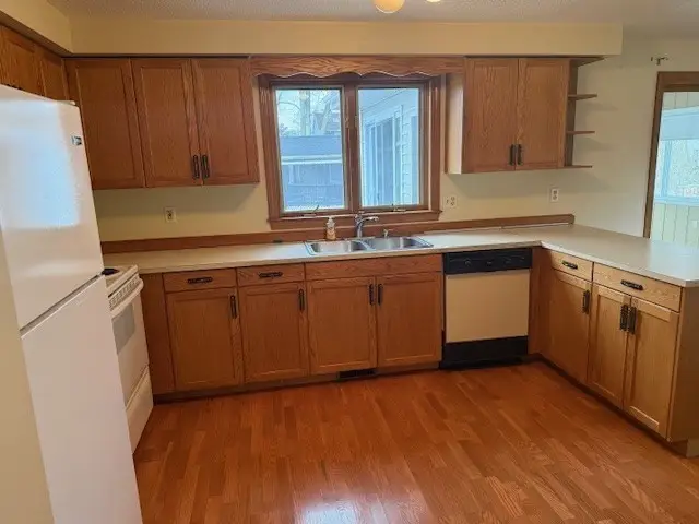 19 Forest Park Ave, Tyngsborough, MA 01879 - #3