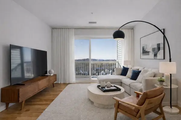 4 Stratton Dr #308, Woburn, MA 01801