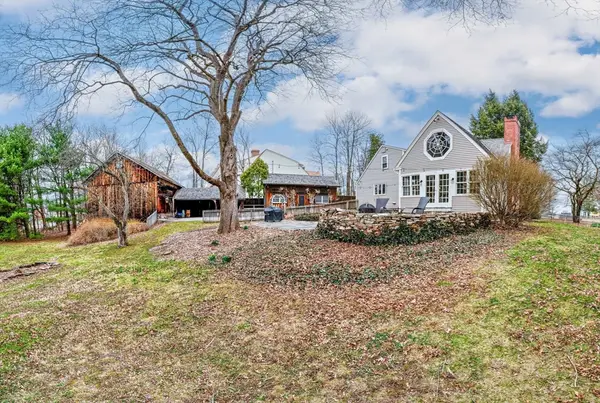 15 High St, Suffield, CT 06078